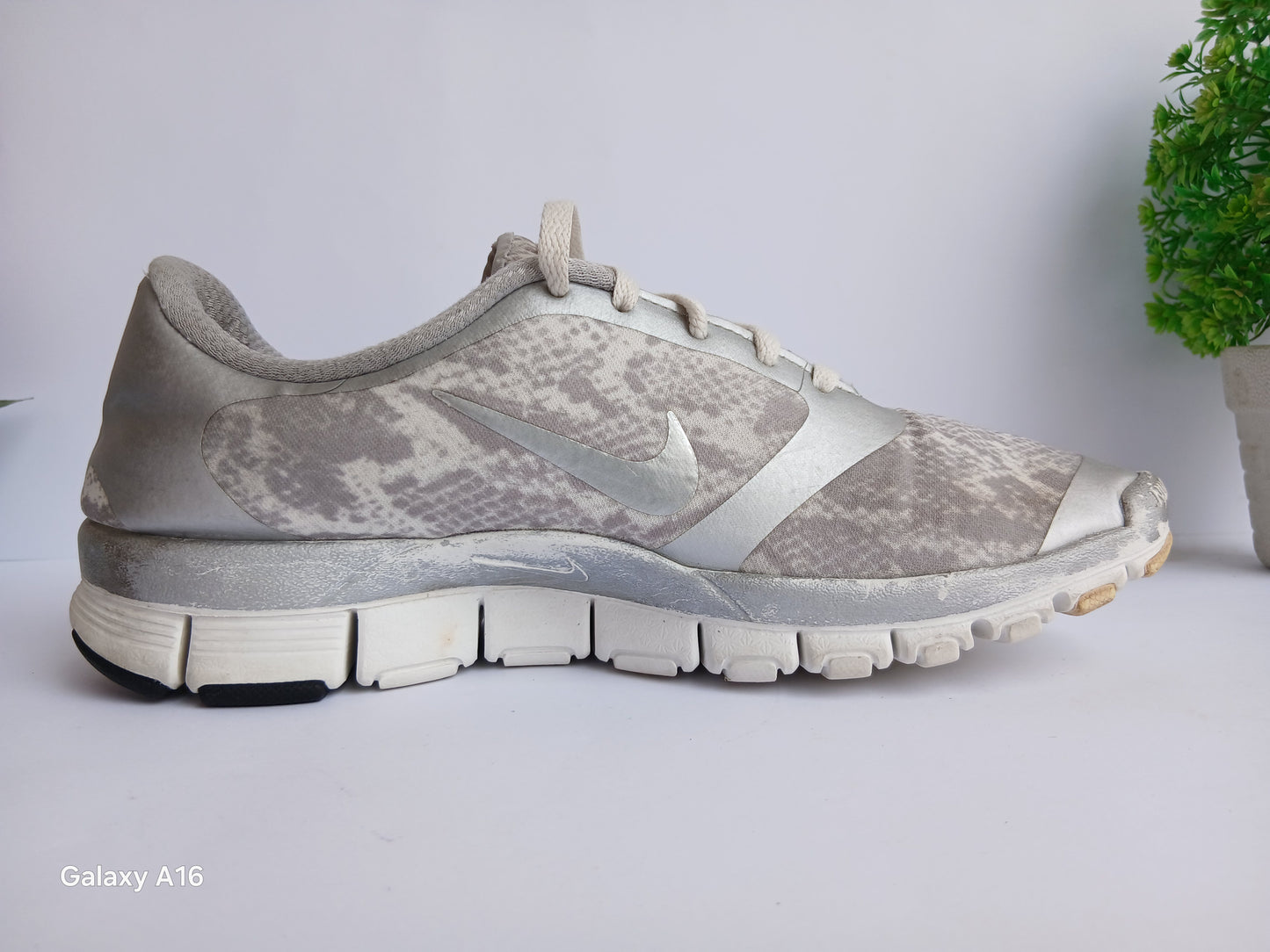 Nike Free 5.0 Shoe - EUR Size 40