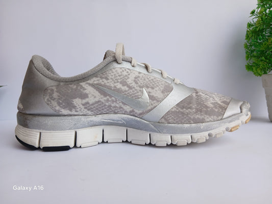 Nike Free 5.0 Shoe - EUR Size 40