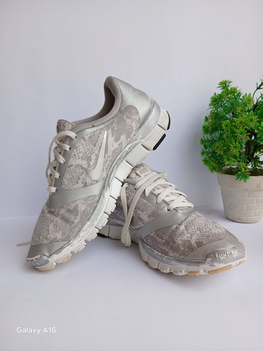 Nike Free 5.0 Shoe - EUR Size 40