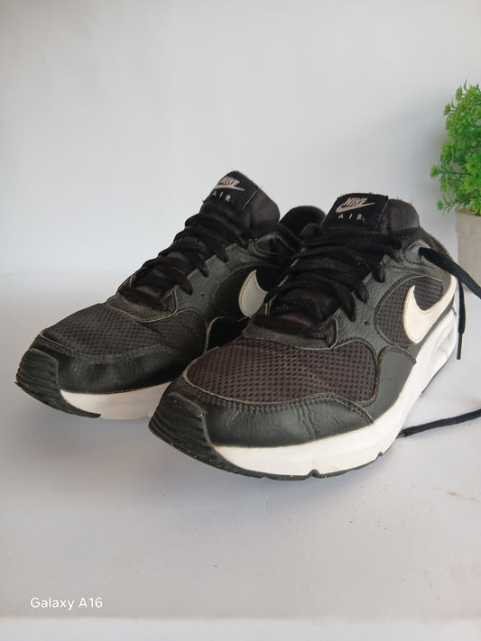 Nike Air Shoe - EUR Size 42